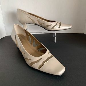Vaneli Heels Cut Out Mesh Kitten Low Neutral Pearly Cream Women’s Size 10.5